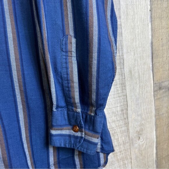 Manhattan Large Button Down Stripe Shirt w/Single Button Cuff w/Pocket - Picture 5 of 10